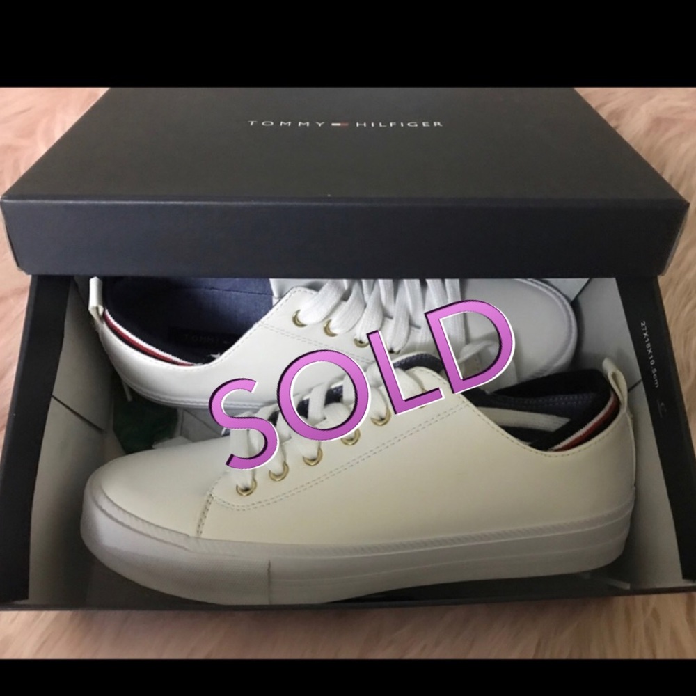 💝NWT Tommy Hilfiger Sneakers💝